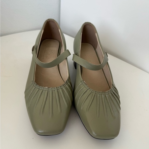NWT Signature Elegant Green Mary Jane Block Heels size 9.5 - Picture 4 of 7